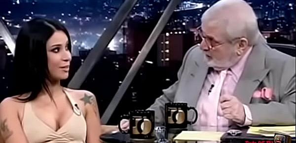  Monica Mattos dando entrevista no Jô Soares